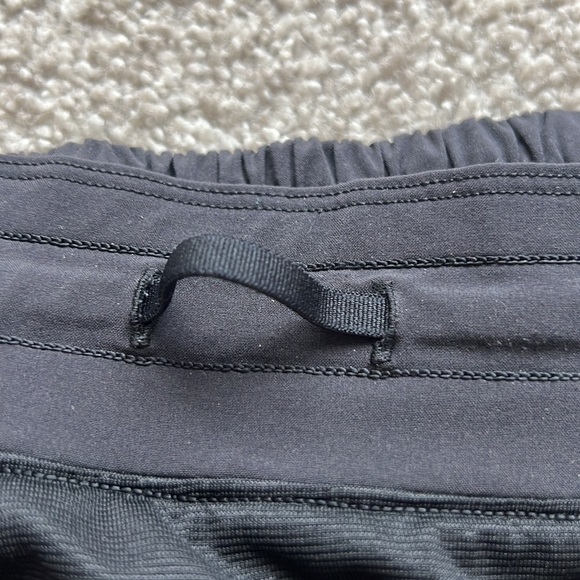 PERFECT CONDITION hotty hot lululemon shorts - Picture 7 of 7